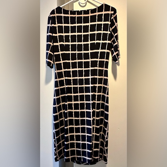 Comfortable dress, great for office or evening - Picture 2 of 3